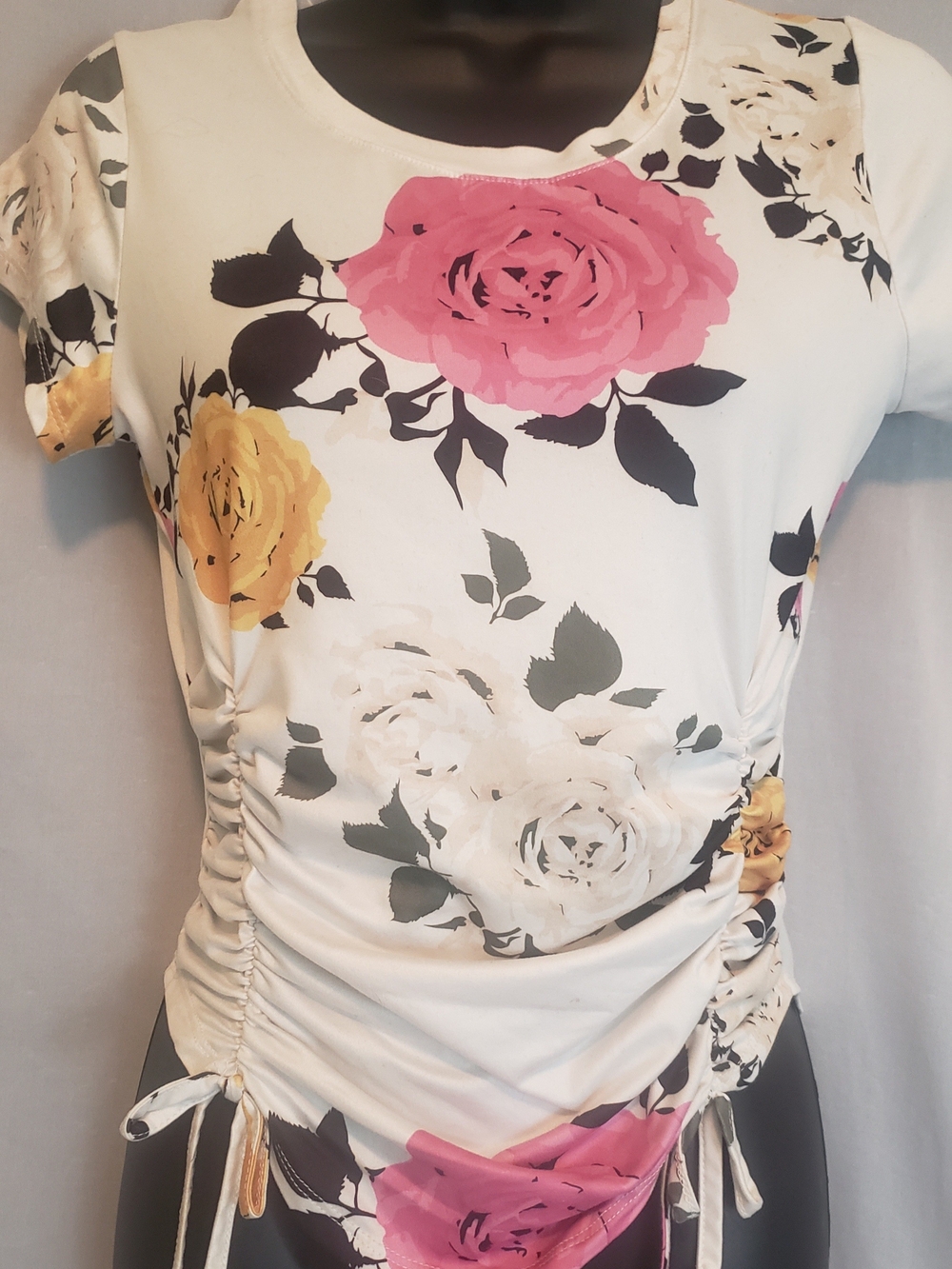 Floral Ruched Short Sleeve Tee Pink & Yellow Roses NWOT Sm.